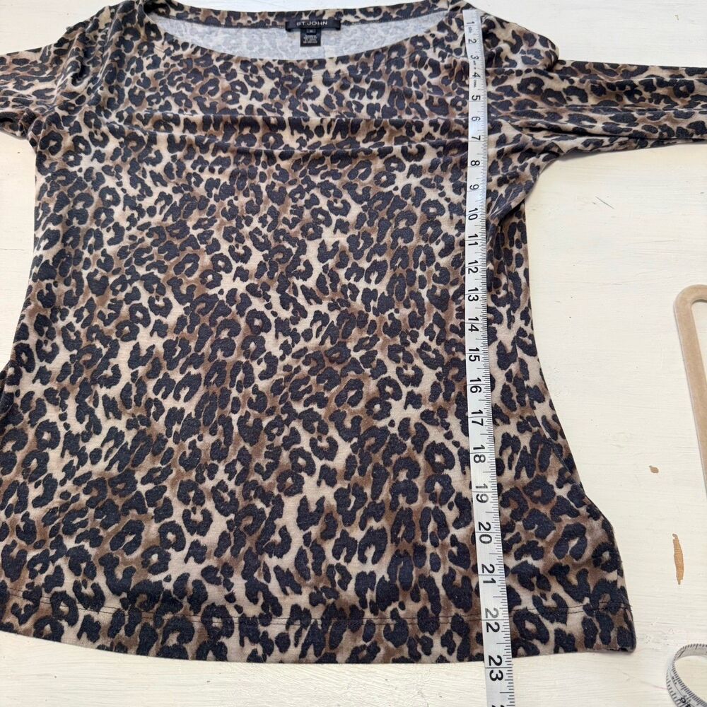ST JOHN T Shirt Blouse Top M Leopard Print Boat Neck Rayon Spandex Comfy Stretch - Picture 9 of 10